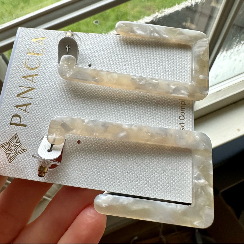 Pearlescent drop earrings